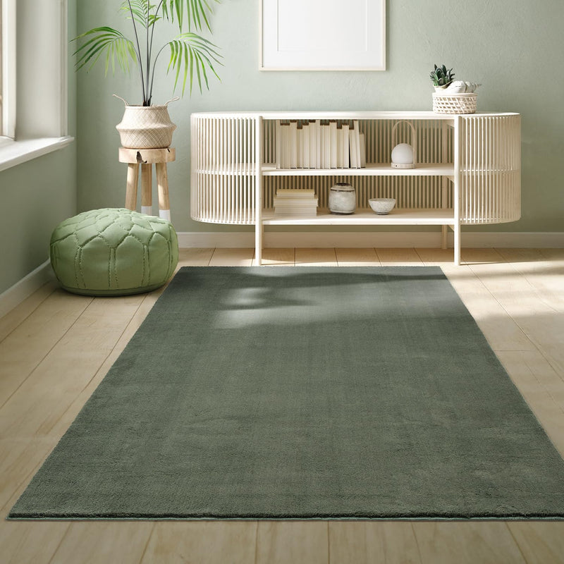 the carpet Relax kuscheliger Kurzflor Teppich, Anti-Rutsch Unterseite, Waschbar bis 30 Grad, Super Soft, Felloptik, Creme, 200 x 280 cm