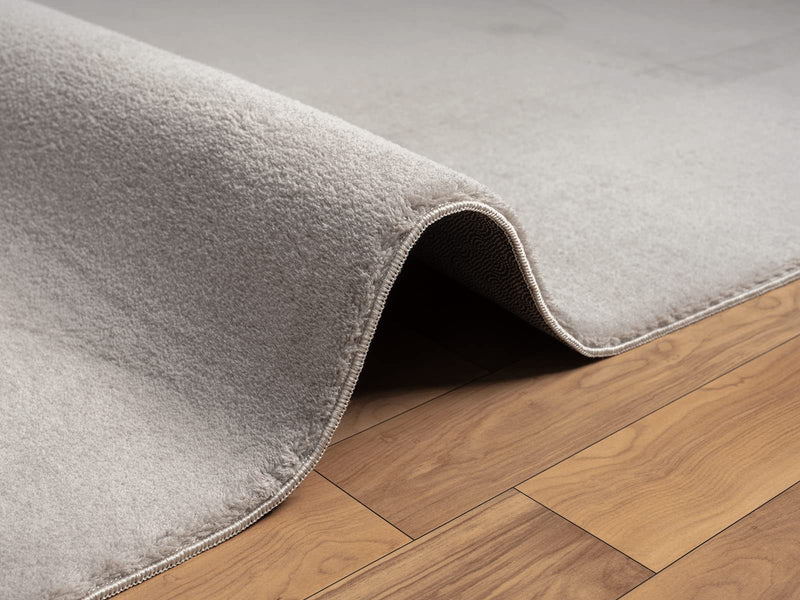 the carpet Relax kuscheliger Kurzflor Teppich, Anti-Rutsch Unterseite, Waschbar bis 30 Grad, Super Soft, Felloptik, Creme, 200 x 280 cm