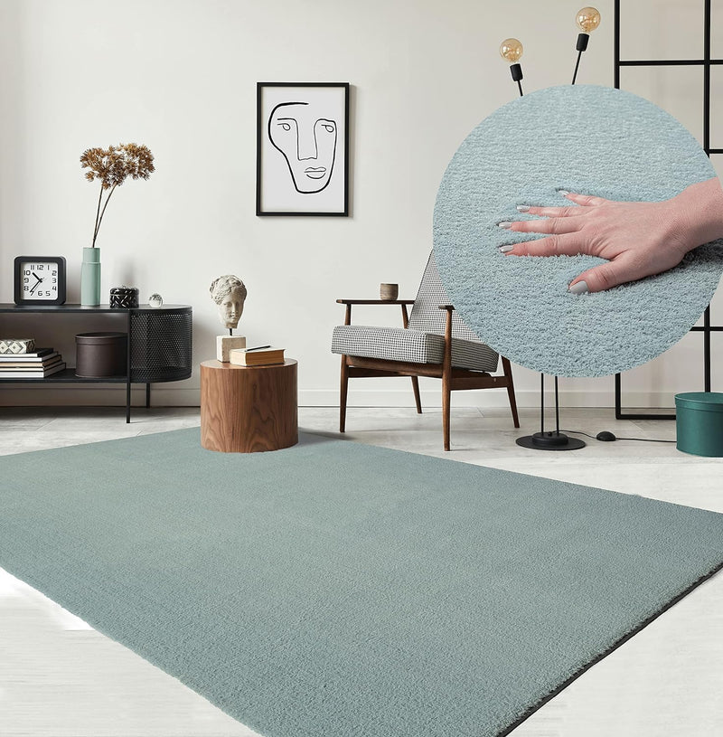 the carpet Relax kuscheliger Kurzflor Teppich, Anti-Rutsch Unterseite, Waschbar bis 30 Grad, Super Soft, Felloptik, Creme, 200 x 280 cm