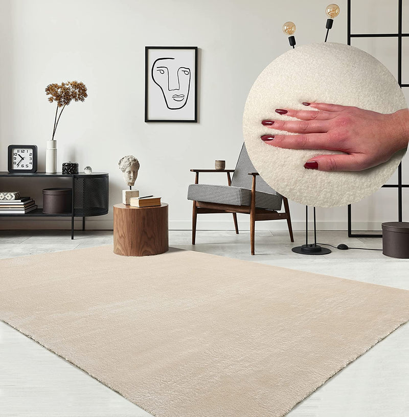 the carpet Relax kuscheliger Kurzflor Teppich, Anti-Rutsch Unterseite, Waschbar bis 30 Grad, Super Soft, Felloptik, Creme, 200 x 280 cm