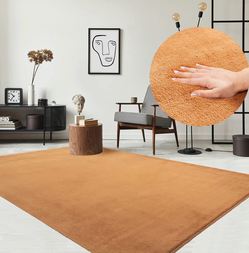 the carpet Relax kuscheliger Kurzflor Teppich, Anti-Rutsch Unterseite, Waschbar bis 30 Grad, Super Soft, Felloptik, Creme, 200 x 280 cm