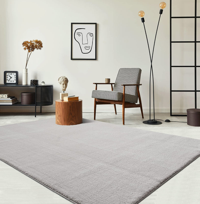 the carpet Relax kuscheliger Kurzflor Teppich, Anti-Rutsch Unterseite, Waschbar bis 30 Grad, Super Soft, Felloptik, Creme, 200 x 280 cm