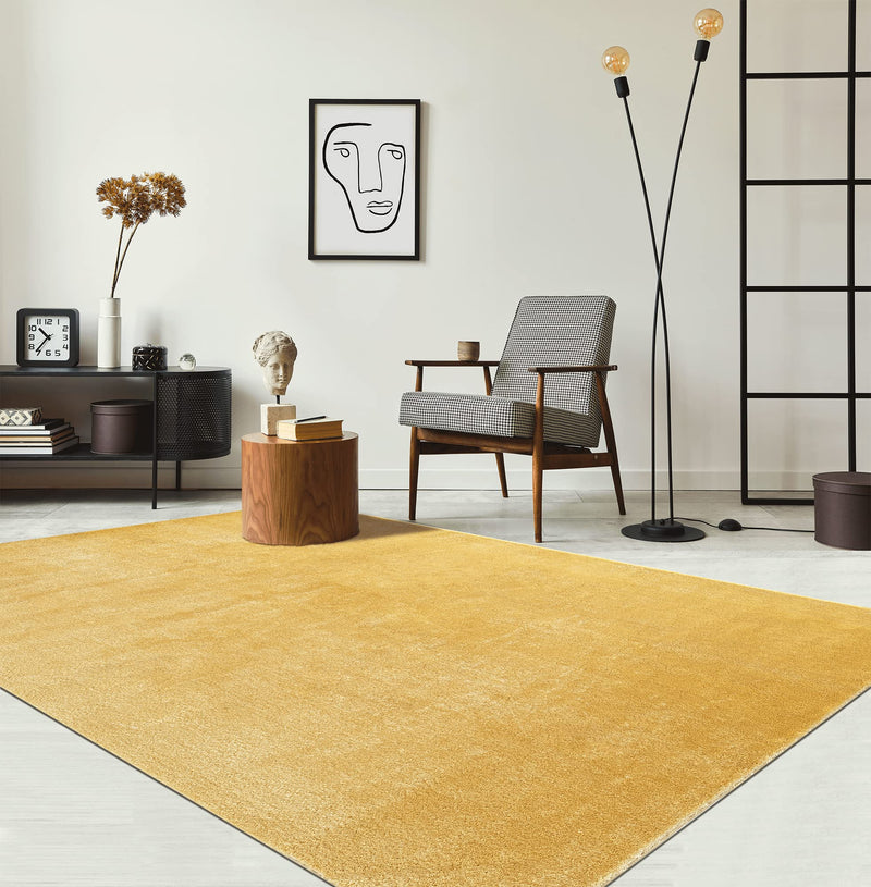 the carpet Relax kuscheliger Kurzflor Teppich, Anti-Rutsch Unterseite, Waschbar bis 30 Grad, Super Soft, Felloptik, Creme, 200 x 280 cm