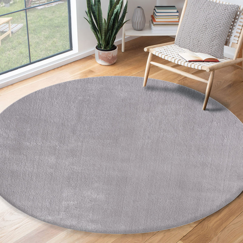 the carpet Relax kuscheliger Kurzflor Teppich, Anti-Rutsch Unterseite, Waschbar bis 30 Grad, Super Soft, Felloptik, Creme, 200 x 280 cm