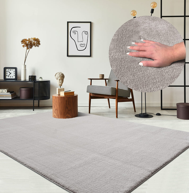 the carpet Relax kuscheliger Kurzflor Teppich, Anti-Rutsch Unterseite, Waschbar bis 30 Grad, Super Soft, Felloptik, Creme, 200 x 280 cm