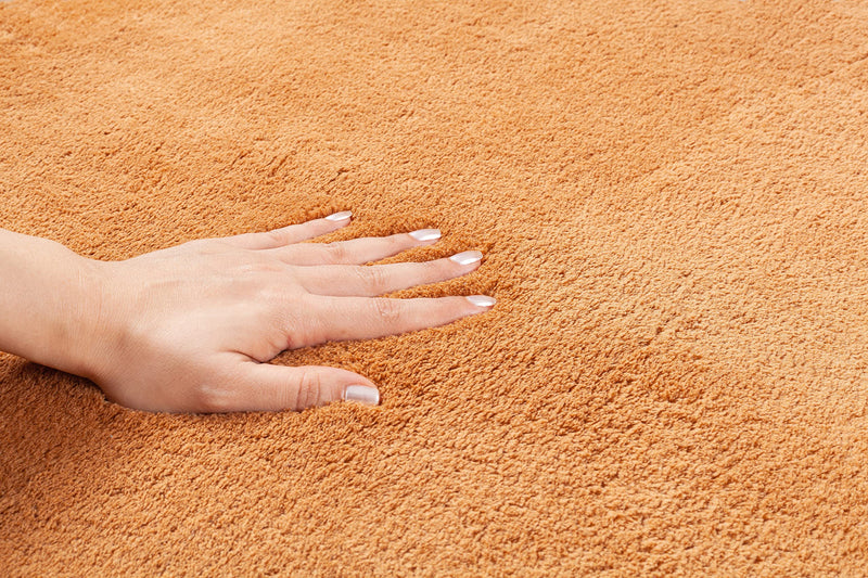 the carpet Relax kuscheliger Kurzflor Teppich, Anti-Rutsch Unterseite, Waschbar bis 30 Grad, Super Soft, Felloptik, Creme, 200 x 280 cm